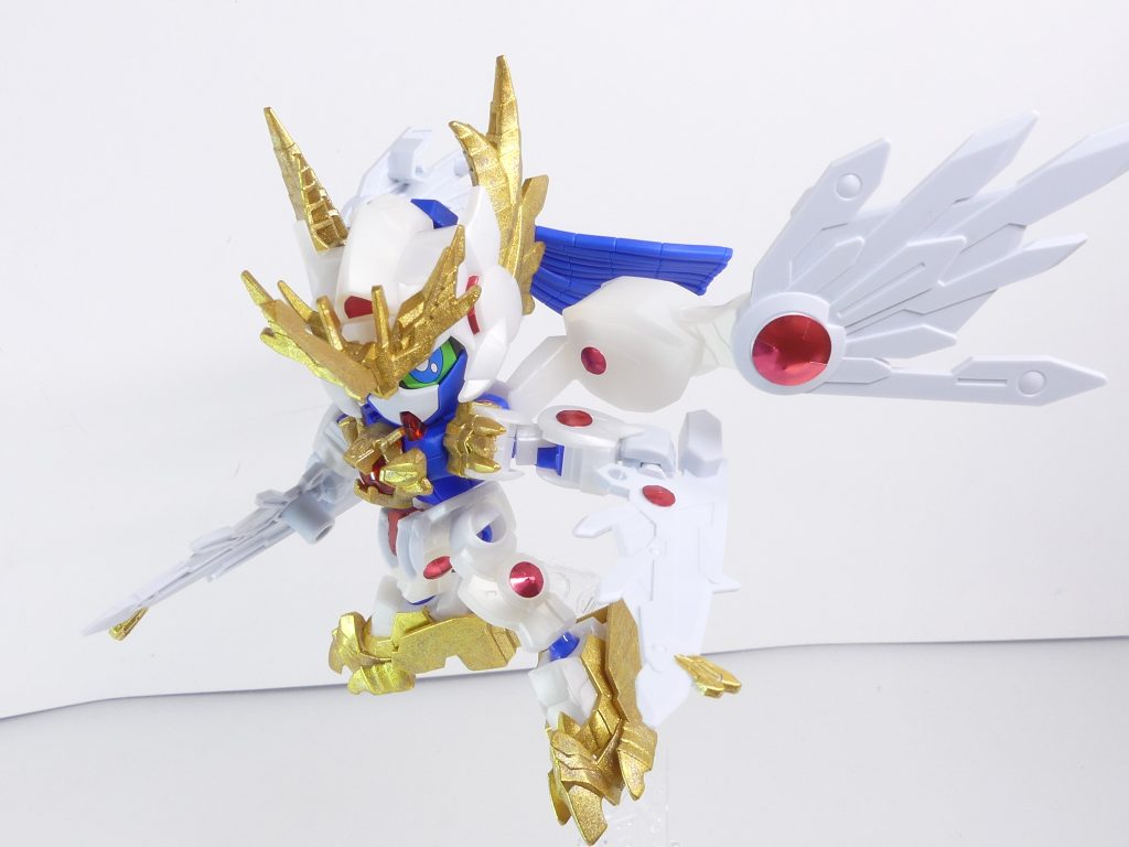 エクスヴァルキランダー:新生「ビルドダイバーズ」の1人、パルヴィーズが、ヴァルキランダーをカスタムビルドしたガンプラ。惑星・エルドラの聖獣・クアドルンの容姿が反映され、各性能は大きく向上した。今回は前置き抜きでいきなりエクスヴァルキから。本編への登場は終盤になるのかな。完全な素組み+金・腰中央の赤を塗り直し。