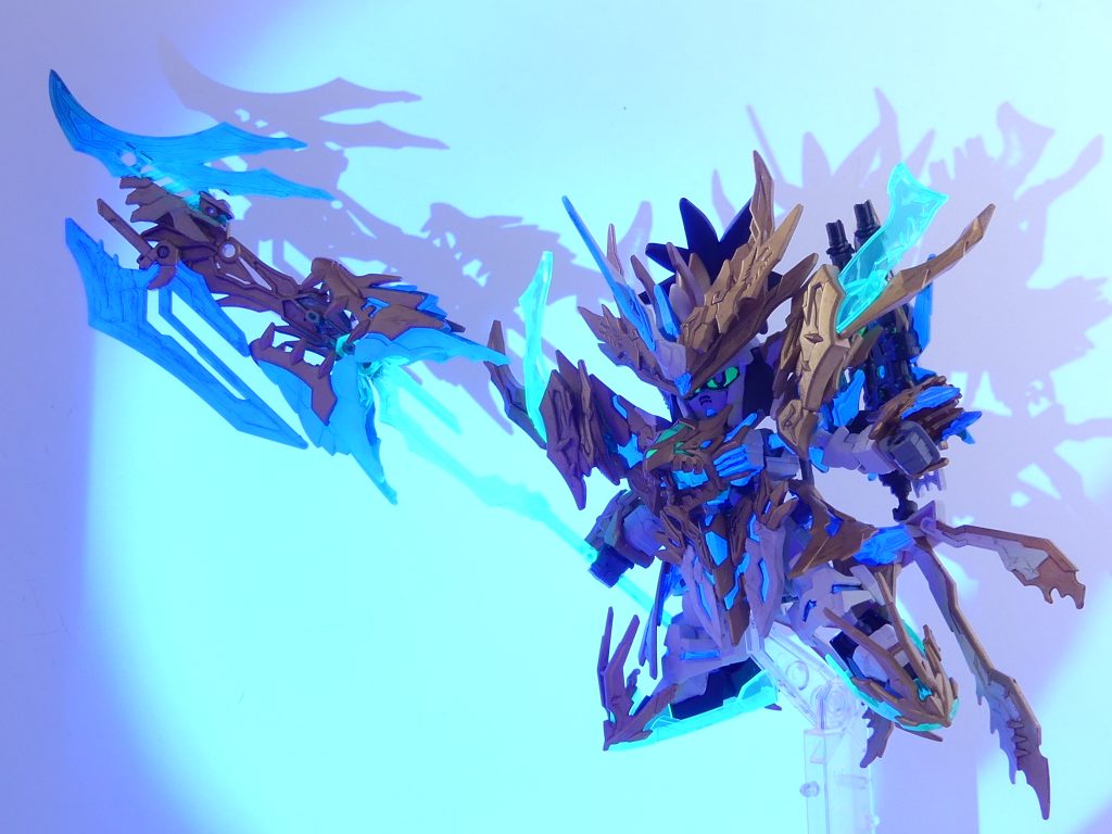 光らせるとこんな感じに。