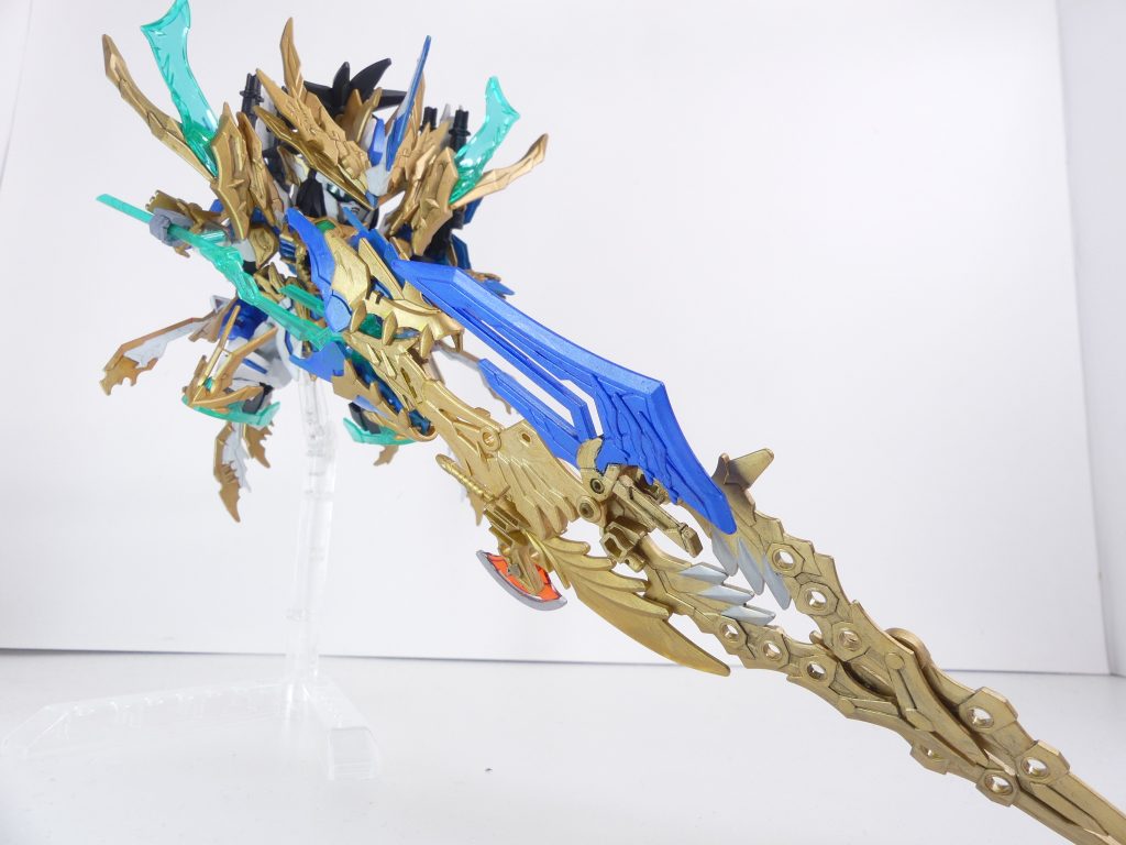 三位一体・龍星断(さんみいったい・りゅうせいだん):龍星烈帝刀を構えた劉備の一点突破。刀自体がスラスターの役割を果たし、いかなる相手でも貫徹する。「ユニコーン・ヒートインフューズ」と言うことで。