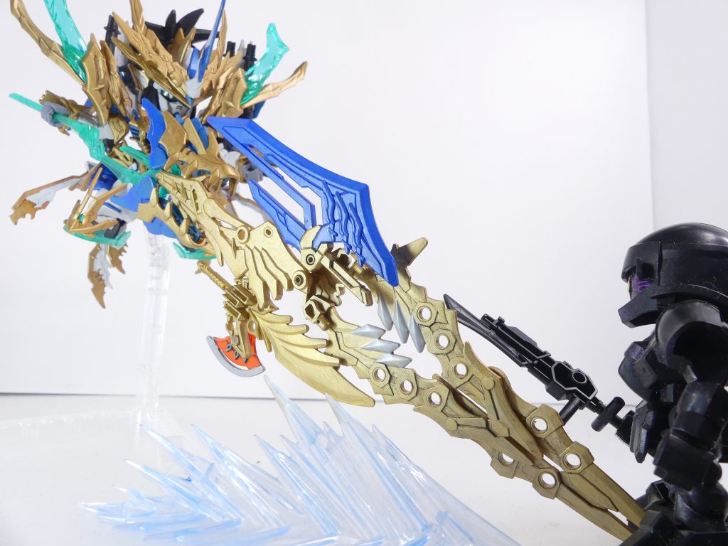 ~GBN内・サラハチ発見ディメンション~・・・地上から、小島が浮かぶ海上へ。「エルドラの月」が、わずかに見える。あたし達の使命・・・ミッションは、ここの海中奥深くにいるサラハチちゃんを発見、保護すること。「ビルドデカール」での定着は、運営側がやってくれる。あたし達は、見つけて確保すればいいだけ。・・・深い、わ。海中数千メートル。無傷の機体でないときついけど、だからといって・・・!この、敵の数!おちおち潜らせてはくれそうにないわね!?みんな、あたしに考えがある!目標地点まで一点突破、一気に距離を詰める!その後あたしが・・・アドバンスド・フルドドで潜るわ!―独り占めか、アルザス・リースリング・・・?いいだろう、乗った!~シュナイデの声。いつもよりも反抗的じゃ「ない」。もしかして、シドの現状やエルドラ武装の出所が解ってすっきりしたのかな。もしくは・・・彼は彼で、決着を望んでいるのかな。あたしと・・・出来れば、一対一で。~希望を「導く」のが、仕事だろう・・・!ユニコーン!~フォース・「ジャスティスファイト」のリーダー・コウメイさんの劉備ペルフェクティビリティ・・・気合い入ってるわね。決戦用フルアーマー・龍星箒母肢。3機分のメモリをデバイスに装填して、一点突破・・・!行くわよ、マテウス!追いつく・・・!