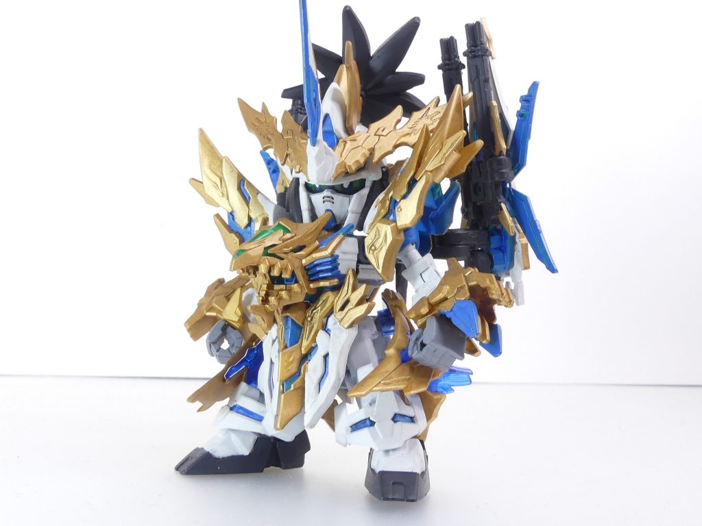 【ガンプラデータ】ベース:SD三国創傑伝 竜賢劉備ユニコーンガンダム使用:SD三国創傑伝 武聖関羽νガンダム SD三国創傑伝 炎皇張飛ゴッドガンダム SD三国創傑伝 諸葛亮フリーダムガンダム など「ペルフェクティビリティ」。ガンダムベース限定ユニコーンにしてFAユニコーン・プランBの正式設定版。それをガンダムベース限定の創傑伝で作った一作です。ガンダムベースの結晶体。軽装形態、前から。基本的には竜賢劉備の色を変え、腰アーマーは諸葛亮、足は関羽から。両腕にはシルエットブースターの肘可動パーツを取り入れて肘可動も可能に。左腕は竜賢劉備のデバイスですが逆さまにしてアームド・アーマー風に。