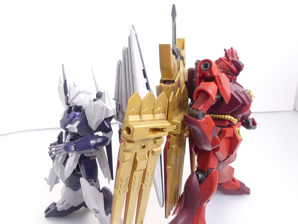 どっちがフェイクかな。ちなみに、あのイラストみたいにすると確実に機体の大きさとケープスラスターが邪魔をしてガンスタ映えしないという・・・【次回予告予定】あえて(続く)と書いたのは、アルザス側の次回が2改後だからです。一方、ヒロト達の元に心強い仲間が。アーチャーランダーシェヘラザード。・・・この時点で使うダイバーは書いたようなもの・・・!