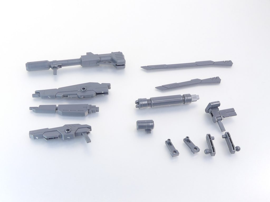 セット内容。・ハイパーバズーカ・ビームライフル乙・ビームライフル甲・ハンドガン・ガンブレイド（ロング・ショート）・ビームガトリング・グリップ（センサーカメラ・Ｅパック）・アームパーツ×２多くの武装が３ミリメソッドの穴を持ち、ビームライフル甲・ビームガトリングなどは組み替えて利用できる･･･という基本に忠実な武装群。