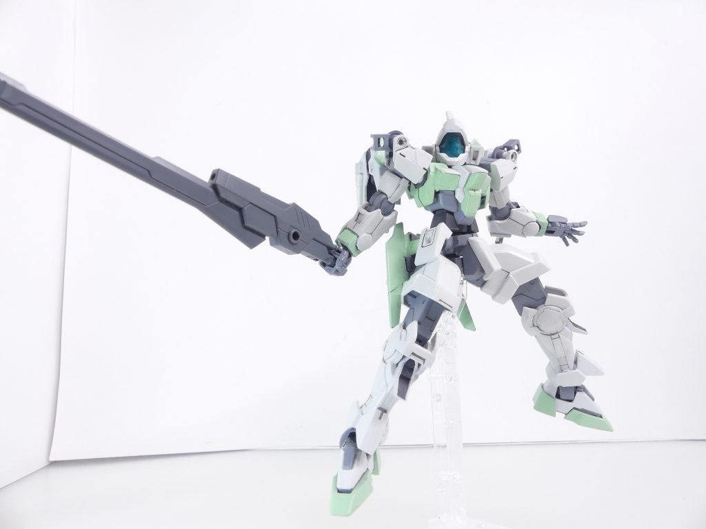ハンドガン：小型のハンドガン。ガンブレイド：こちらもメイジンが大好き･･･な気もする遠近一体の武装。ガンブレイドが接続できるのはハンドガンのみ。ロング・ショートの選択式。グリップを曲げれば接近戦用武器に。