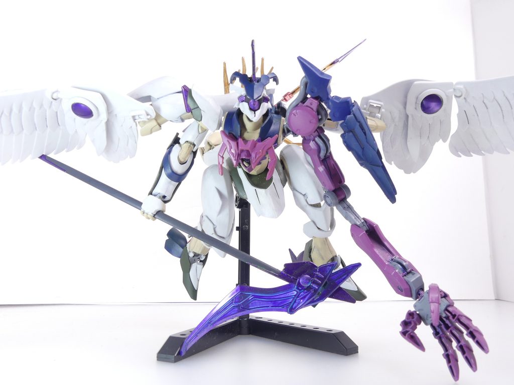 本機の出自:「惑星エルドラ事件」が終結したのち、ゲームマスターやトーリによって本機の解析が進められた。結果は意外なものだった。アルスが作成したものでも、GBNのバグによって生まれたものでも「ない」という結果。どちらかには属しているはず、そんなはずはない。「奇妙」の意を持つ「ゼルトザーム」・・・【ZELT】の文字をもって、本機は本来のギラーガ・コカトリスとは別のガンプラとして分類された。無論、本機の本来のビルダーであるハタモトは本機については否定的な立場を取っている。自身がなすすべなく撃墜されたことについても。・・・ここまで書いて。「ラストミッション」、後もう少し(3~4改)。その後は「EX」編のエピローグと続きます。ラストミッション、次回は8月上旬以降となります。間が開きますが、今週はポケプラの民に戻らなければならず・・・申し訳ありません。そちらについてはブログで。シュナイデの最終決戦ウェポンズ、構想だけでまだ組んでいないのだ・・・