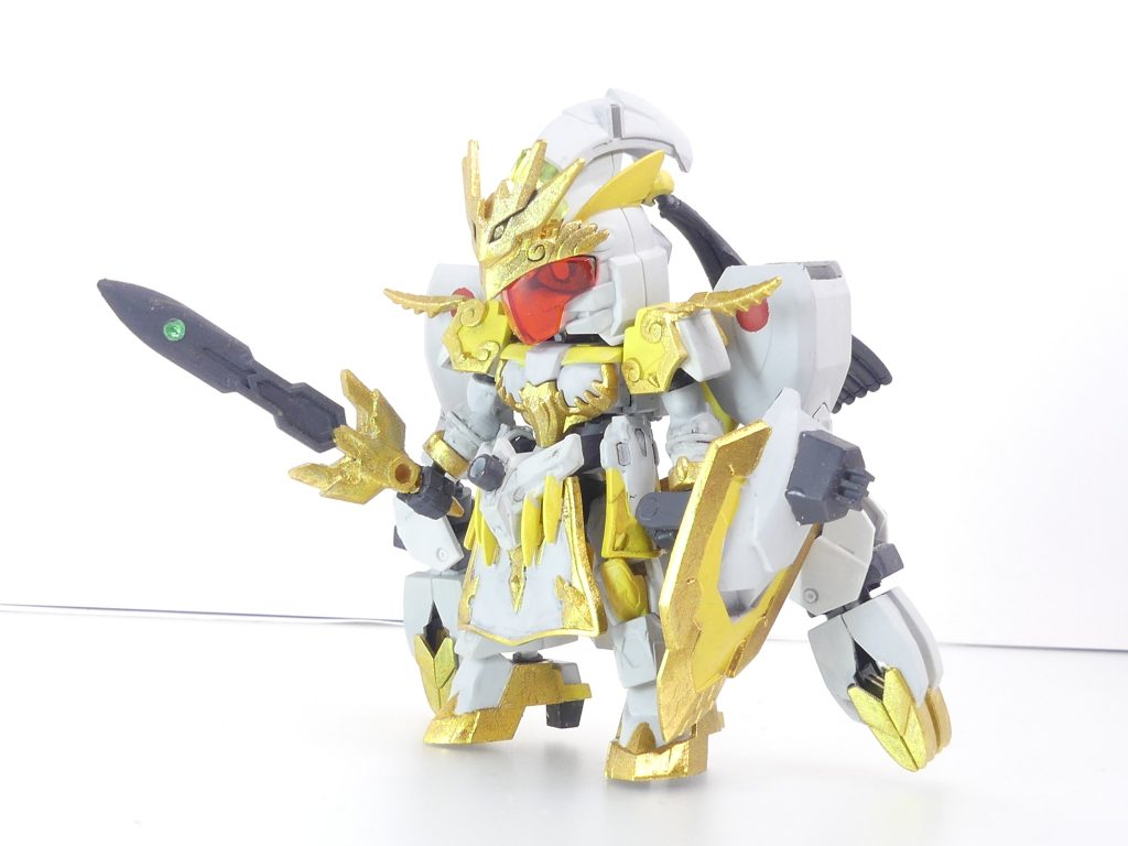 【ガンプラデータ】ベース:SD三国創傑伝 大喬ガンダムアルテミー/小喬GNアーチャー使用:SDBD:R ヴァルキランダーSD三国創傑伝 炎皇張飛ゴッドガンダムHGBC プトレマイオスアームズなどアーチャーランダー:パルウィーズが構想していた、「ヴァルキランダー」を中心とするガンドランダー達の物語。ヴァルキランダーの先輩の一人で、雷の力を操る・・・と言う設定だったらしいが、エルドラでの戦闘が激化するにつれパルウィーズは来日、エルドラ事件の解決に尽力することになる。リアル自宅の掃除中。シャフリヤールはその構想ノートから存在を知ることとなり・・・前から。本体は意外と大喬小喬のままです。脚部はヴァルキから。腰に3ミリ穴(ダゴンズ・ジョー)、各部にガンホーンを追加。