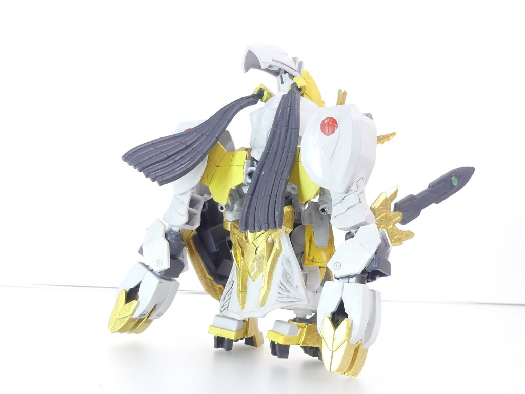 GNガンソード・GNガンシールド:ヴァルキ、サダルスと共通のガンソードとガンシールドを装備。その威力はエルドラ事件の各所で証明されているとおり。後ろから。リアアーマーは趙雲ダブルオーから。クーリング・コードは2本に分けて装備。バックパックにはヴィートルーウェポンズを使用、AGP穴を持たせつつ左右にマウント用ジョイントを伸ばします。