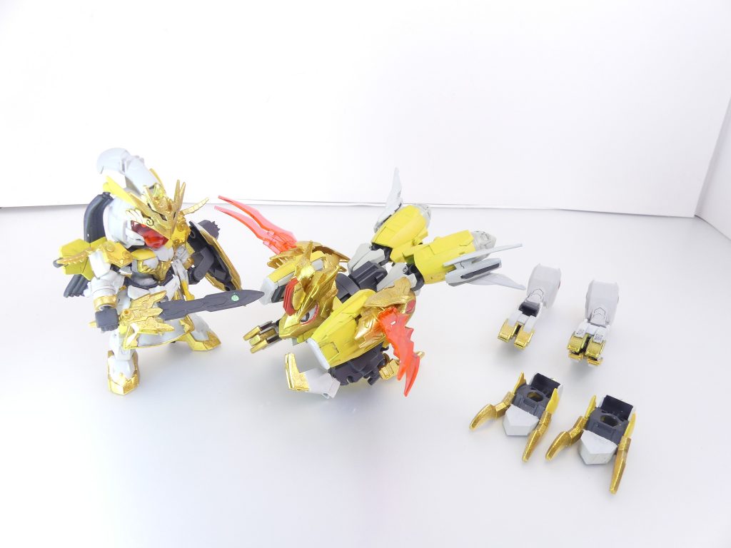 三人のガンドランダー:ヴァルキランダーは、まだ未熟な戦士だった。サダルス、アーチャーと出会ったヴァルキランダーは戦士の誓いを立て、ガンドランド各地で悪との戦いを繰り広げたのである。彼らは、パートナーとなるガンドラゴンと出会った・・・ここから竜合身へ。プトレマイオスアームズを大幅に改造したシェヘラザードアームズとヴァルキとの共通パーツ。