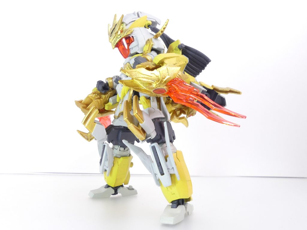 シェヘラザードアームズ(イエローガンドラゴン):パルウィーズのアイデアには存在しなかった、プトレマイオスアームズの改良バージョン。GNレックスバスターやGNビームコンテナなどプトレアームズの火力はそのままに、それ自体に太陽炉を有し合体後のトランザムを可能とする。なお、ガンドラゴン形態への直接変形はオミットされこちらに移管された。竜合身(ドラゴンフュージョン)・イフリートモード:シェヘラザードアームズと合体することで誕生する格闘戦形態。SDから頭身が大きく伸び、リアルガンプラにも匹敵するパワーをもたらす。前々から使いたかった「SDへのプトレアームズ使用」です。