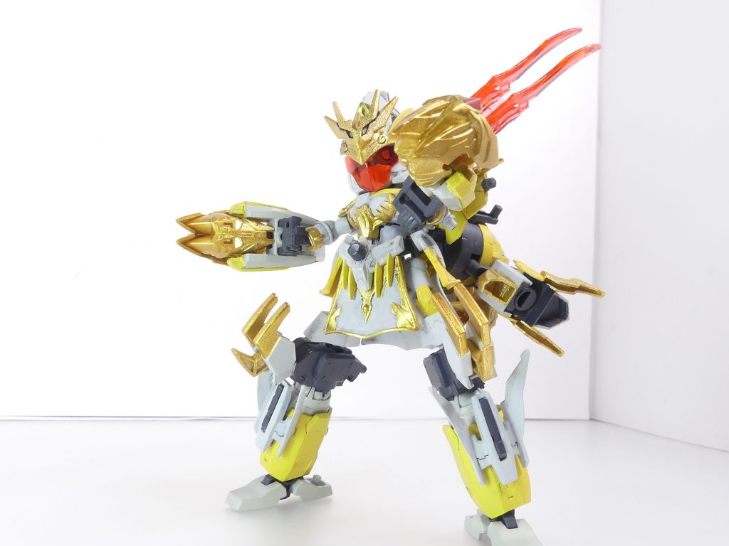 GNイフリートナックル:初代プトレアームズのクローコンテナは、盟友・タイガーウルフとの打ち合いには不十分だった。最終決戦に際しクロー部分はさらに大型化、あらゆるものを砕く拳となった。ちなみに元の脚部はプトレアームズ側に背負っています。膝のクローはアヴァランチレックスバスターから。