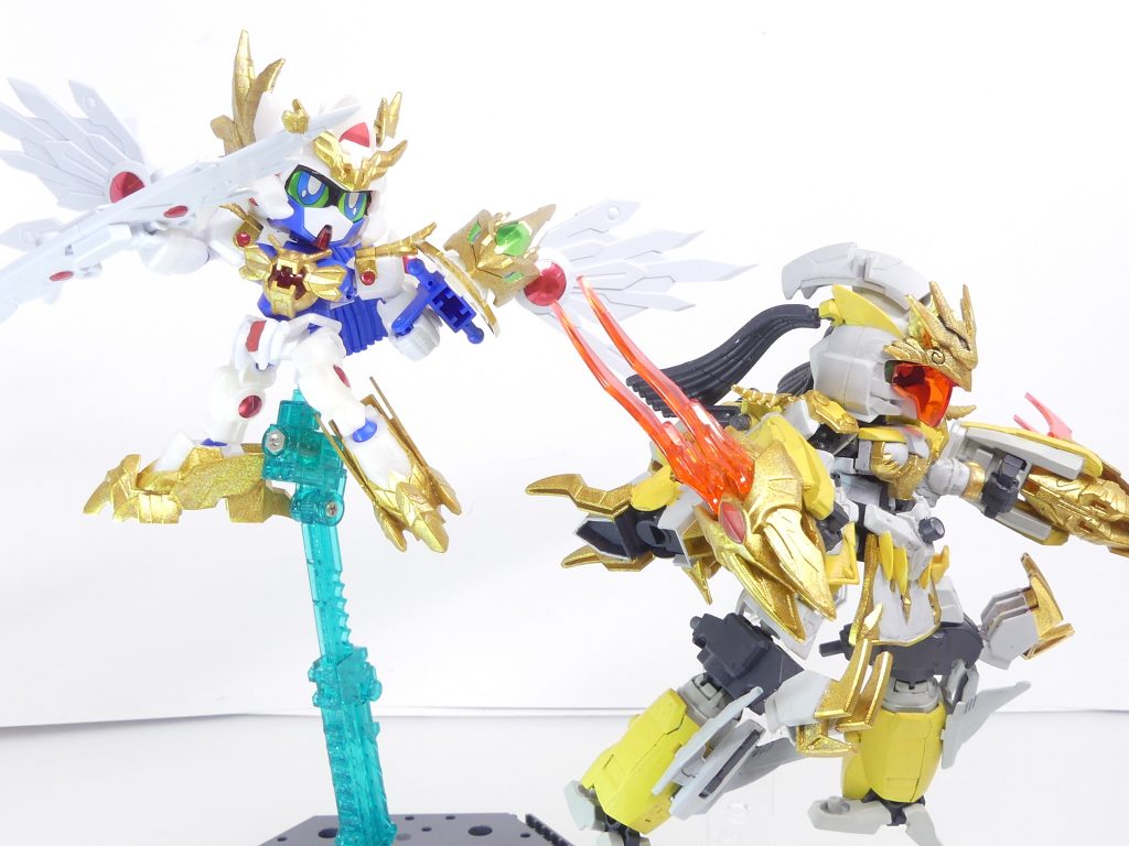 ~「エルドラの月」周辺ディメンション。エクスヴァルキランダーのコックピット~敵が多すぎる、近づけない・・・!でも、ヒロトさんを行かせなければならない!「エルドラの月」の衛星砲、あれが放たれれば・・・GBNは!それをできるのは、ヒロトさんのユーラヴェンガンダム【BEYOND】しかないんだ・・・!・・・!?あのガンプラは・・・え!!?アーチャーランダー!?何でそんなところに、そもそも、何であれが・・・?~我が弟よ!・・・君の「愛」は、本物かな?~その声・・・!!~それなら、示せ・・・君の望む、「仲間」に!~・・・GBN一の、ビルダーが、僕に問うている。示します。僕が掴んだ翼は、羽ばたくための翼は・・・「ビルドダイバーズ」のという、大切なチームだと・・・!~いい答えだ・・・ならば、見せよう!~そうですね、シャフリヤール・・・見せましょう!!二つの竜の、真の力を!!~ドラゴンクロスフュージョン・エクスクアドルン!!~