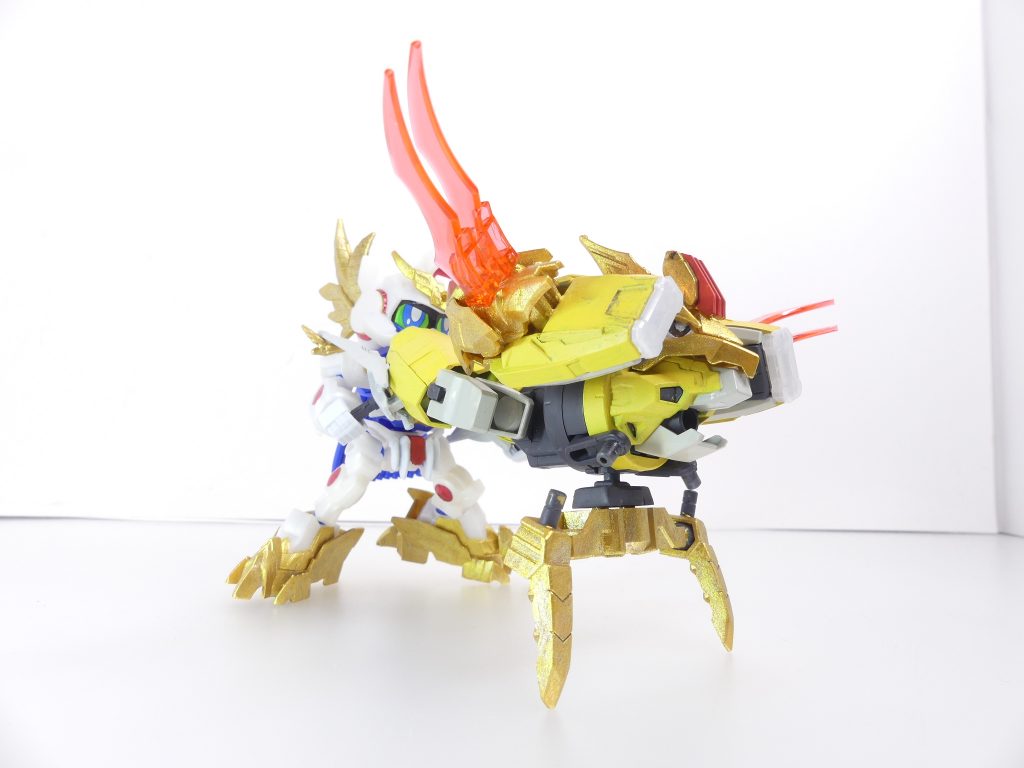 双竜合身(ドラゴンクロスフュージョン)・ドラゴンクロスバスター:エクスクアドルンで残ったパーツは、エクスヴァルキランダー用のGNレックスバスターとして運用される。太陽炉を直接仕込んだ大砲は多くの敵をなぎ払う。なんとか手で持てます。ガンドラゴン頭、3ミリ軸で取り付きます。ここ最近多いプトレアームズ使いは今後も・・・