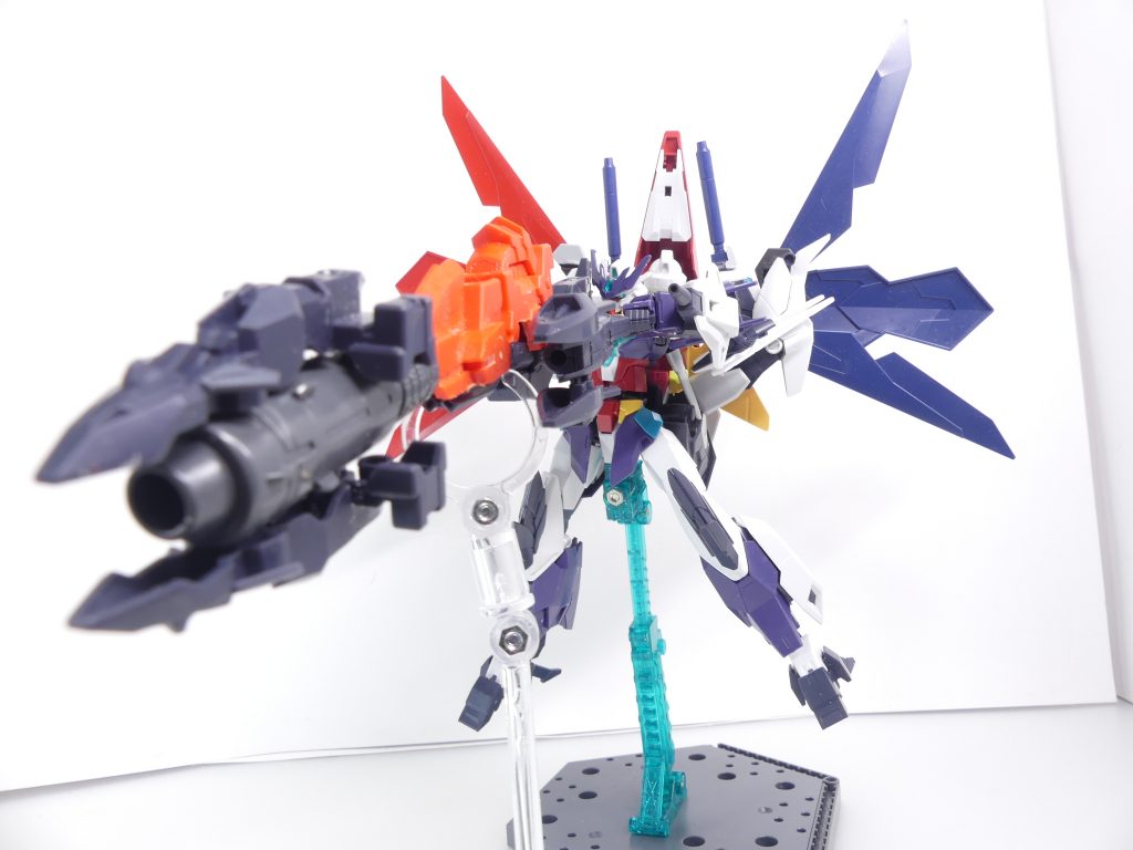 お詫びも兼ね、最後に8月上旬以降登場予定のユーラヴェンガンダム【BEYOND】の塗装前の姿を・・・【次回予告予定】・・・ということでHGBC編が2改続きかな。ライトニングバックウェポンシステムMk-II。