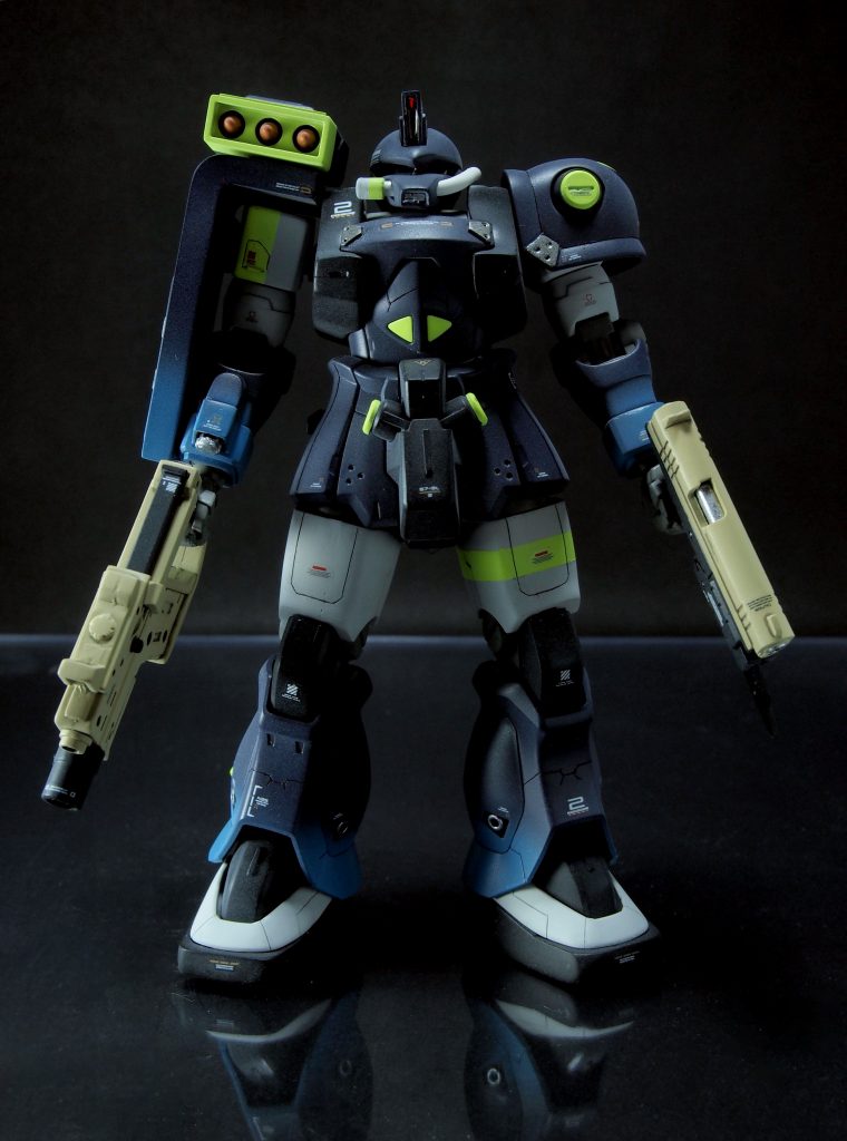 正面。今回黒バックでの撮影に初挑戦しました。
難しいですが影がくっきり出てクールな印象になりますね。