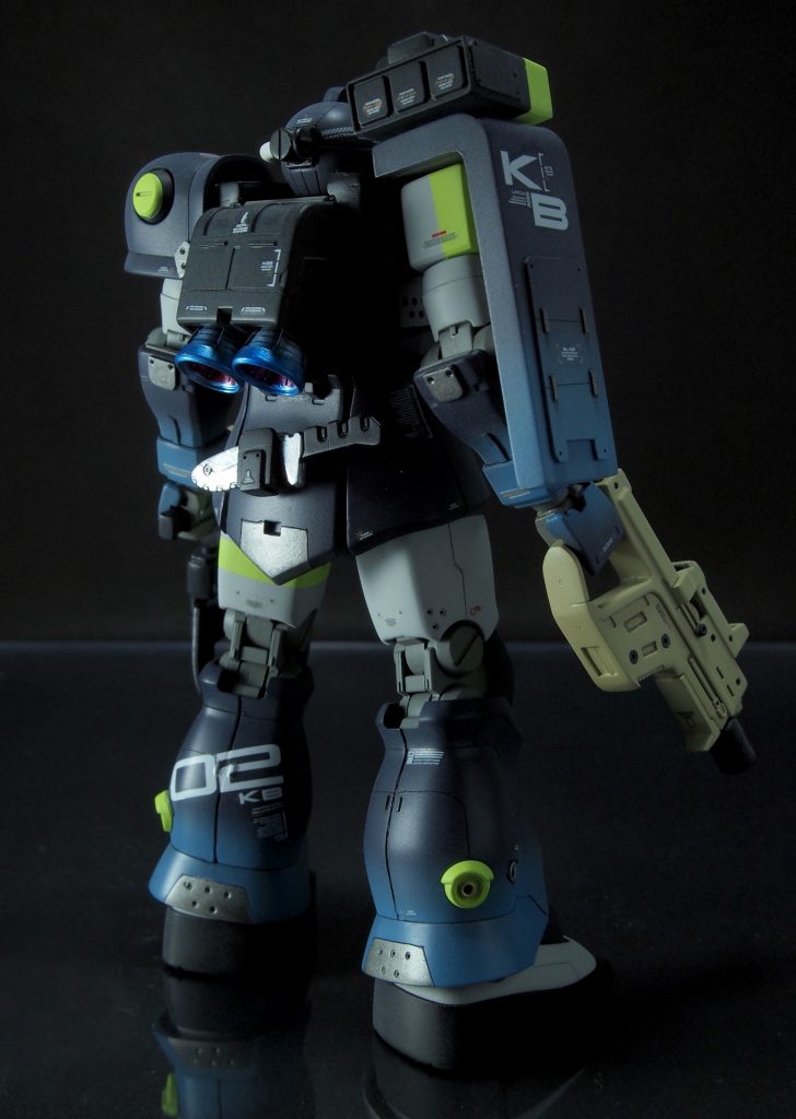 背面。大型化したバーニアと左足のマーキングがみどころw