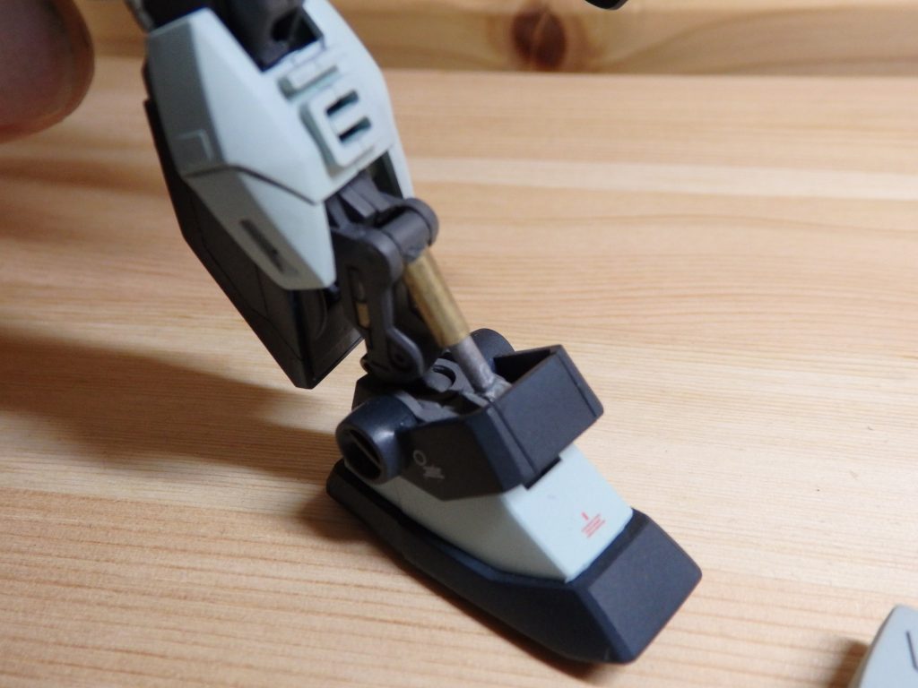 シリンダーはプラパイプで作り直したので稼働するようになっています。