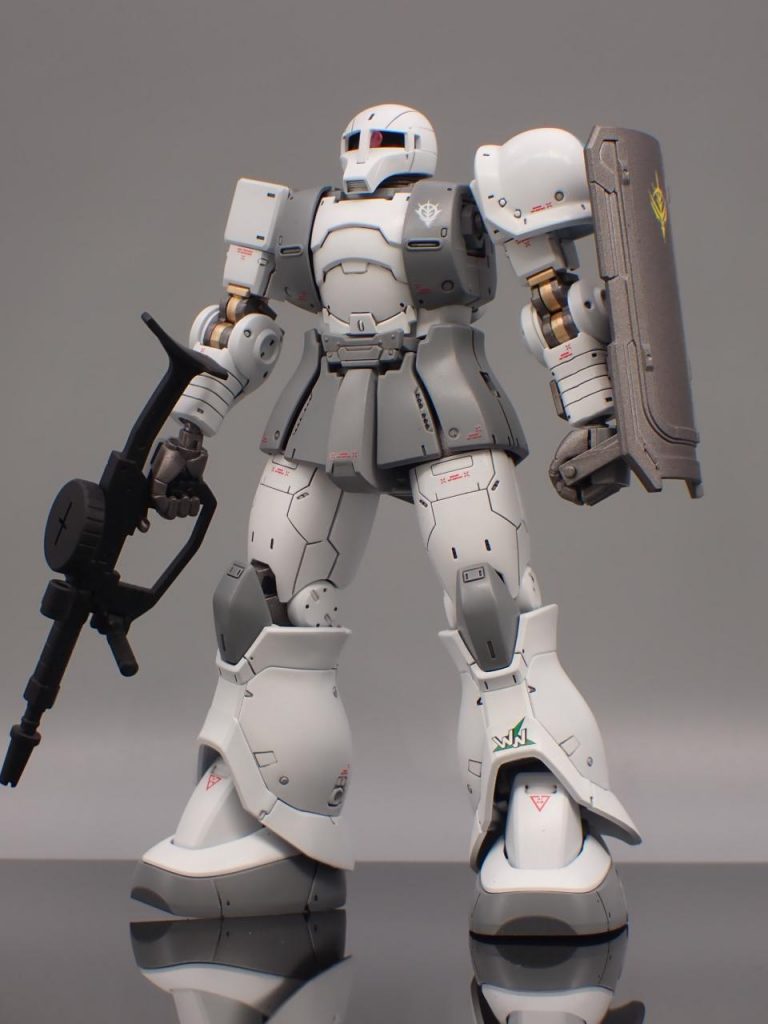 白系、オリジンキットはモールドが多く、スミ入れが楽しい。