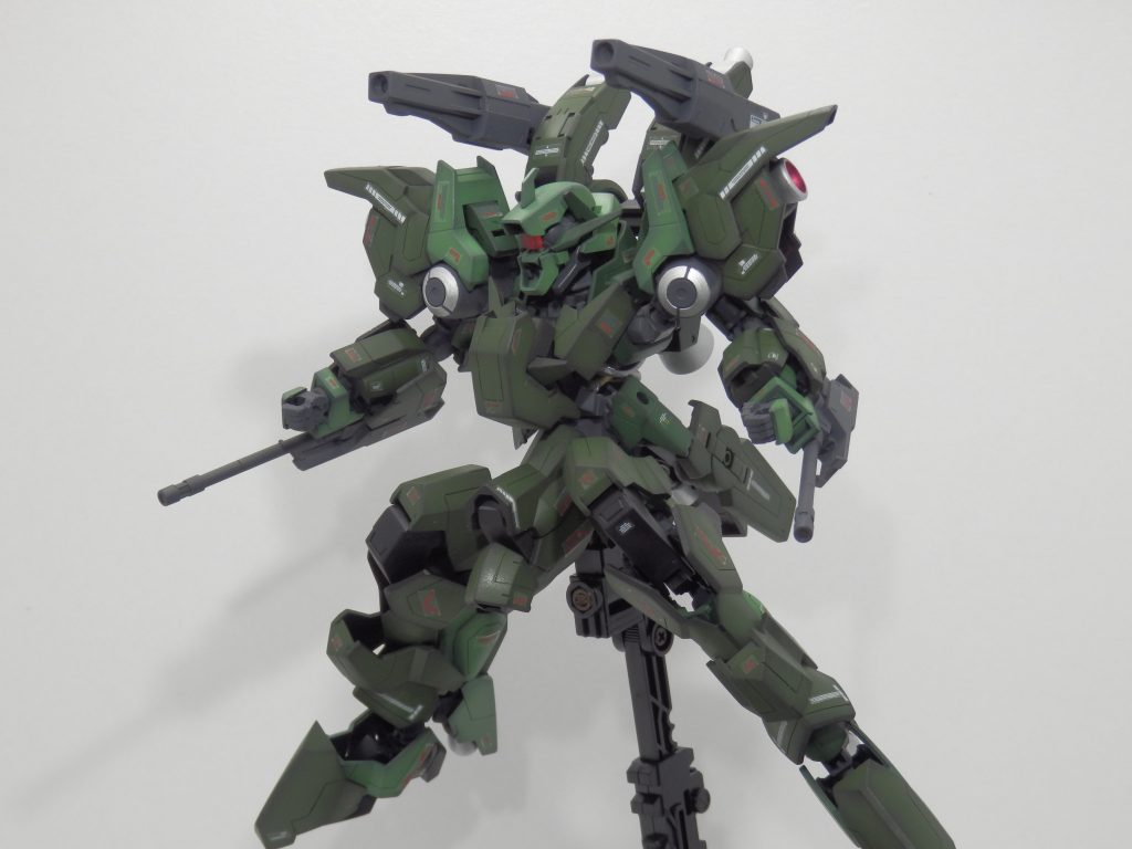 武装④
バックパックと腕部にマウントがあるので、あらゆる局面で対応出来るイメージです!