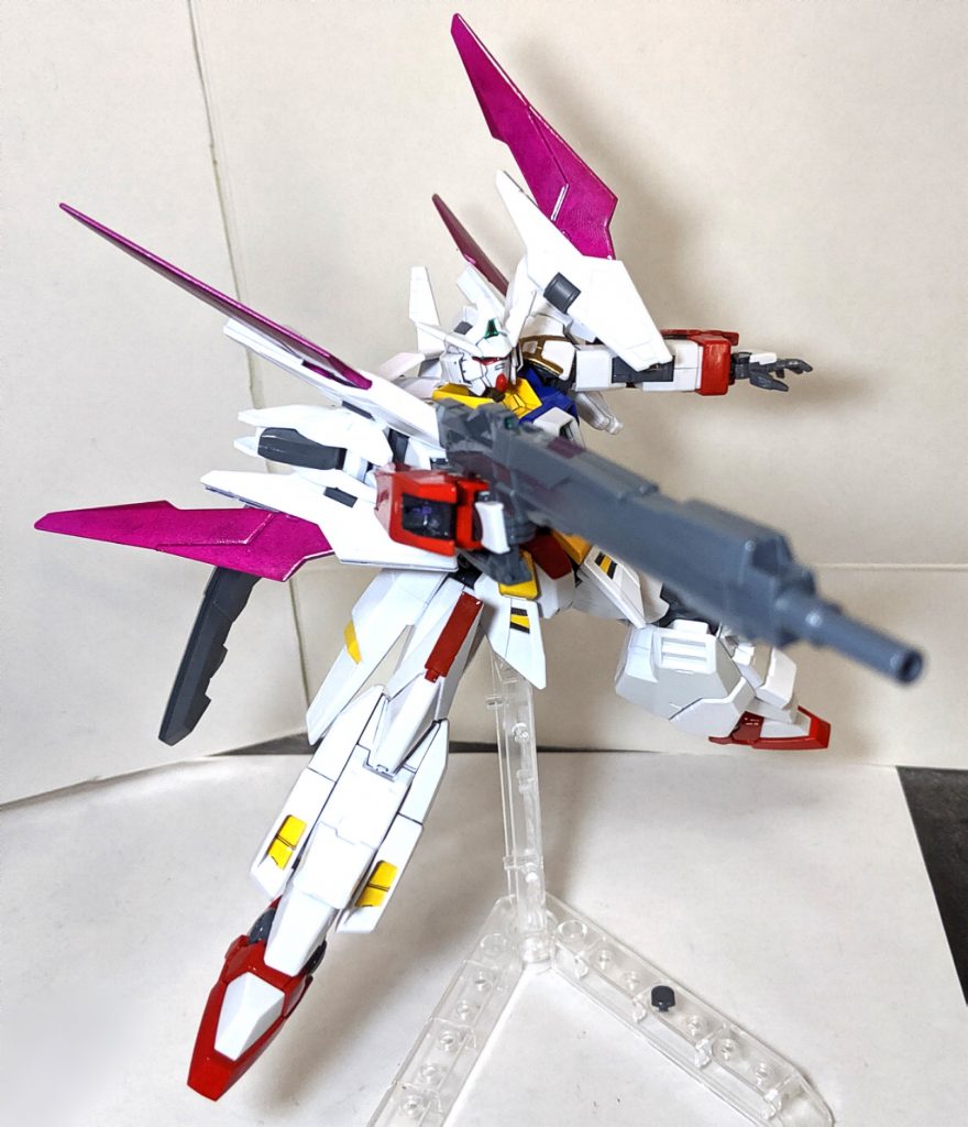 プレミアムバンダイにて商品化が決定された為ご存知な方も居るかと思いますが、この様に必殺技の際にウイングの向きが逆になるのも再現する事ができます。