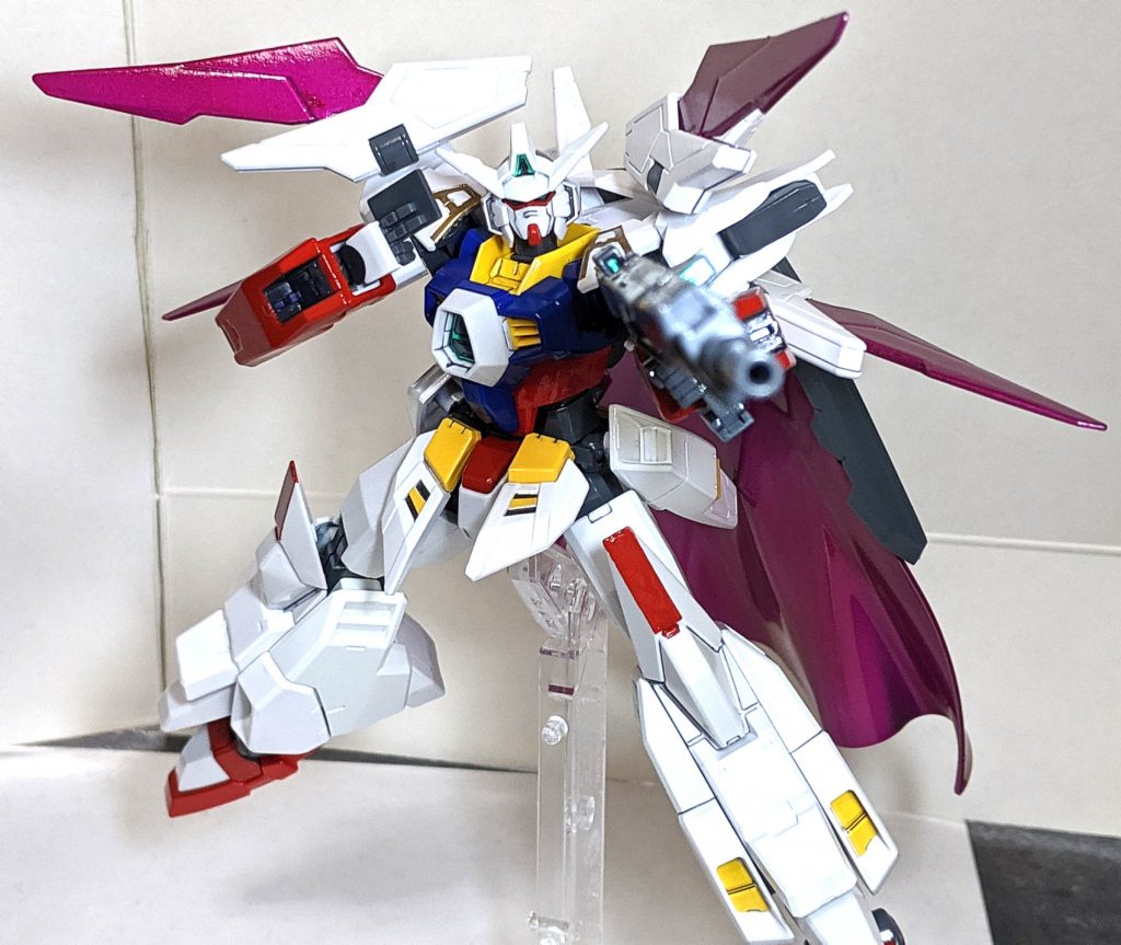 以上、トライエイジガンダムでした。
使われている素体がガンダムAGE-1なだけありクオリティはそこそこ高く、普通に組み立てても十分楽しめる一品だと思いました。

余談ですが、トライエイジでオリジナルMSとして誕生しその後他の作品にて登場するケースは他にもあり、ビルドファイターズトライに登場したガンダムトライオン3も、元はトライエイジに登場したガンダムトライゼータが元ネタとなってます。
その他、鉄血のオルフェンズ月鋼にて登場するガンダムダンタリオンも元々はトライエイジオリジナルのガンダムフレームとして登場した機体でした。