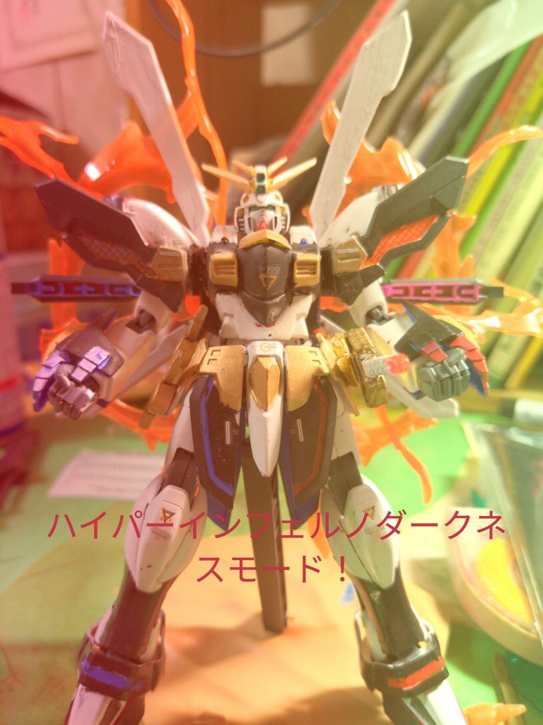 ゴットガンダムのハイパーモードと、弟子の
神木セカイのカミキバーニングガンダムのバーストシステムを応用したもので。ハイパーモードのように闇の闘気に機体が包まれ背中にGの文字が浮かび上がるこれは機体内の粒子濃度が高い為に起こるもので炎をそのまま攻撃や防御に使える!必殺の、次元覇王流石破次元拳が使える