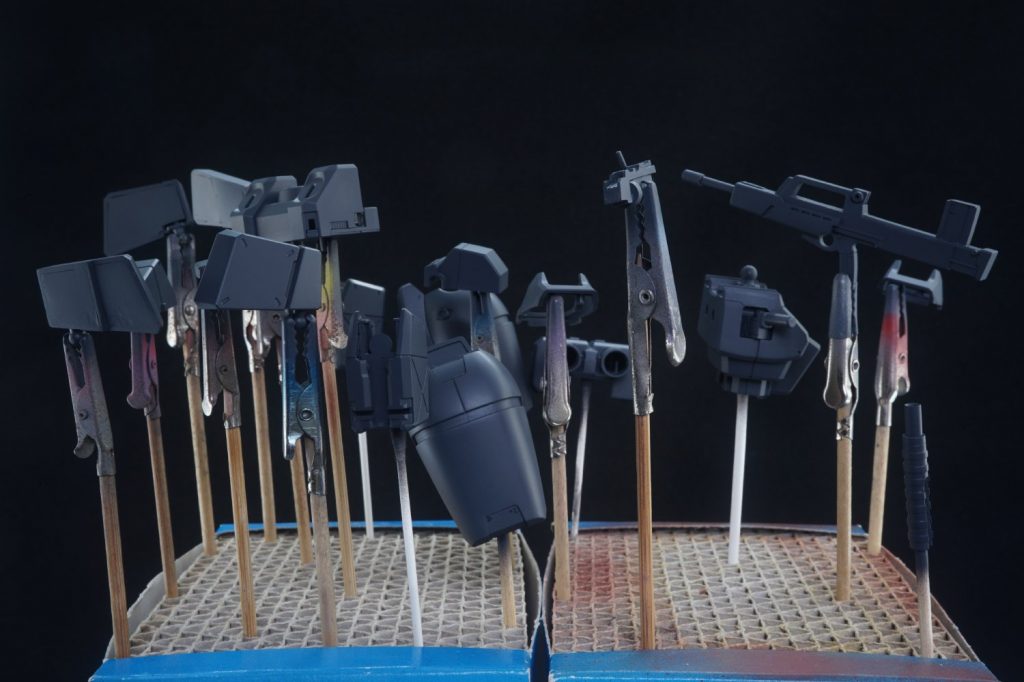 ## サフ吹き
メカサフスーパーヘヴィを吹き付け
関節部はメカサフヘヴィを使っています。