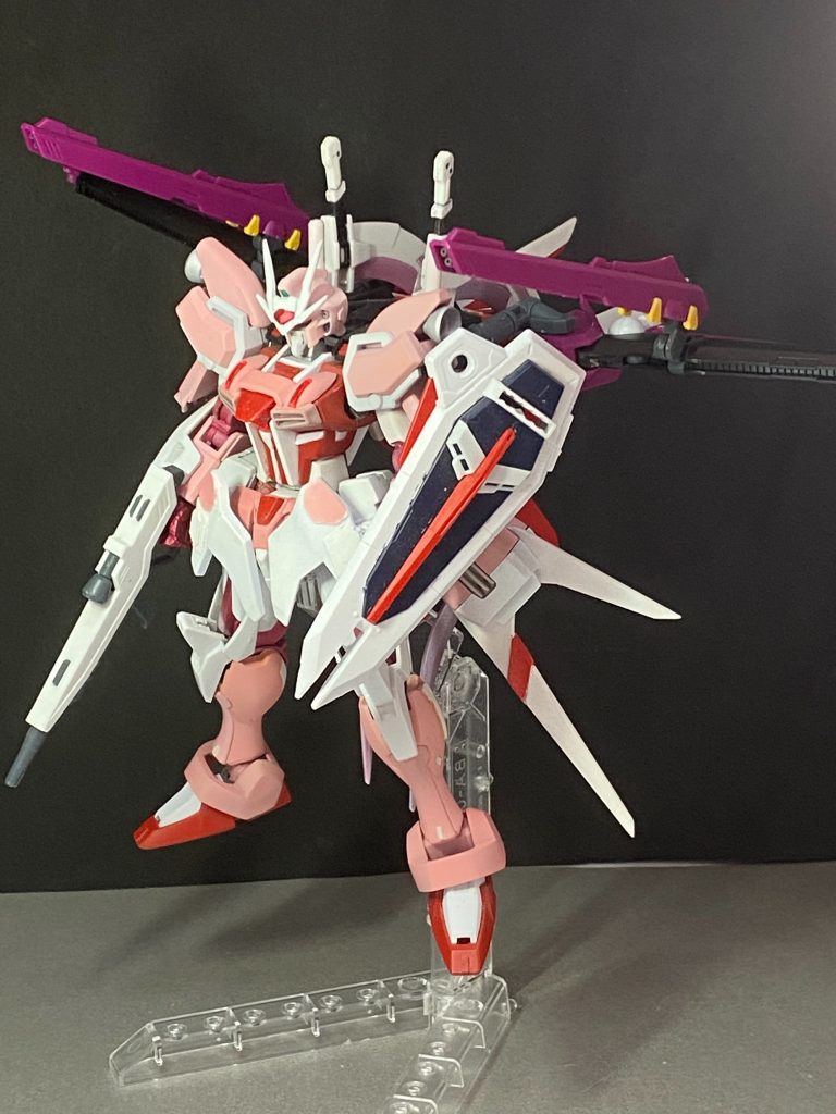 ここからは未完成案ですラヴファントムのノワールストライカーを使用して中距離空中戦に特化した形態ですここまでやりたかったですが企画に間に合わなそうだったので断念しましたこちらはいずれ制作します。