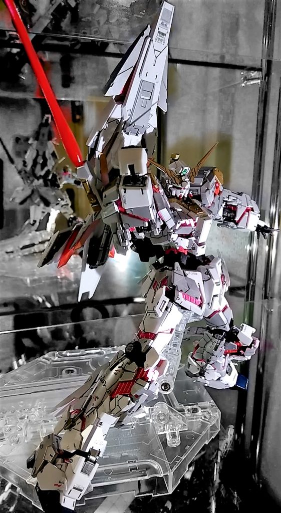 写真がチカチカしててすいません。写真だと分かりにくいですが、角やその他一部を除いてツートンです。