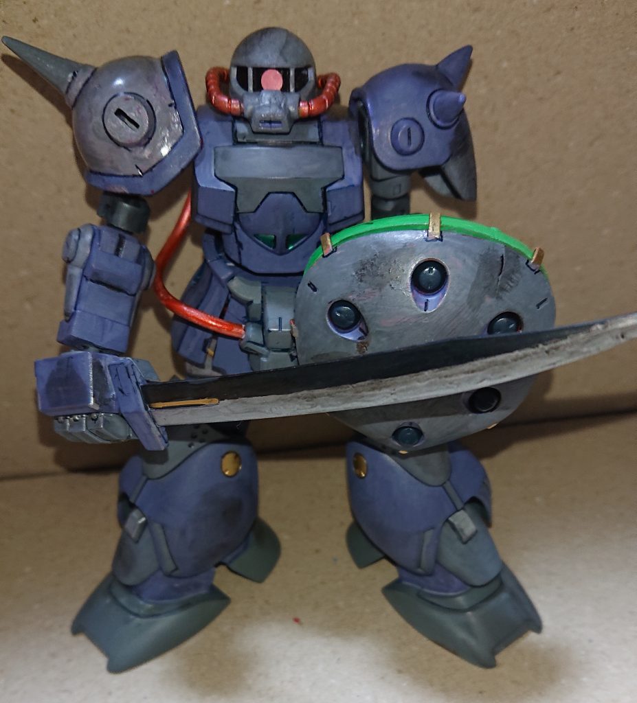 サーベルの腕部とミサイルシールドの腕部の関節には、ボールジョイントを付けました。可動範囲がなかなか、広いです!