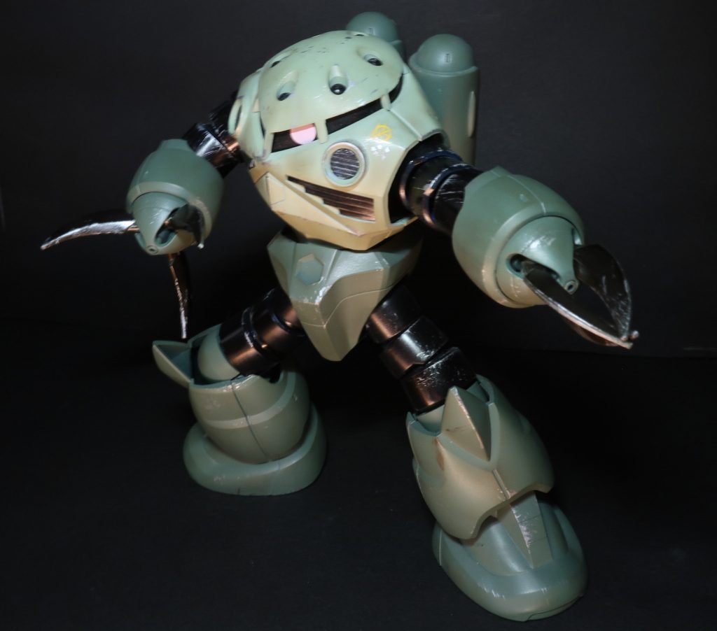 カラーはジャブローとかで使用される想定でザクと同じカラーに