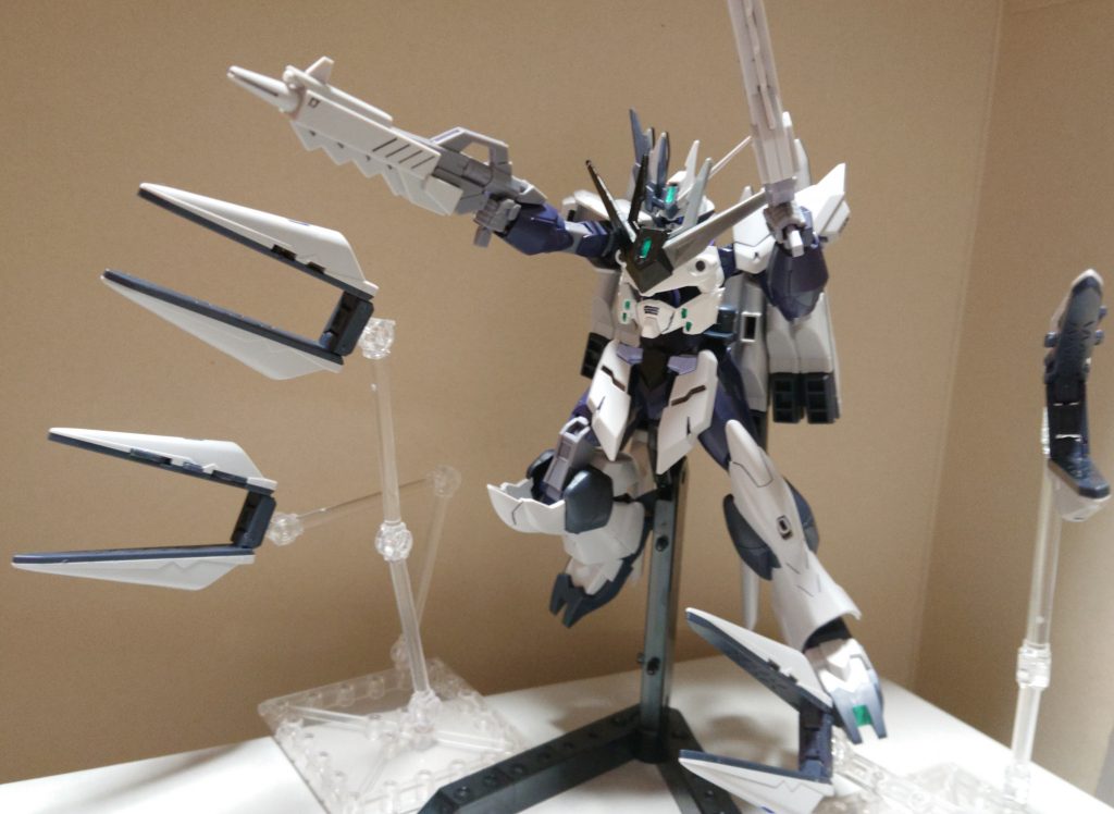 フィンファンネルとビームライフルによる波状攻撃で敵を近づけさせない！