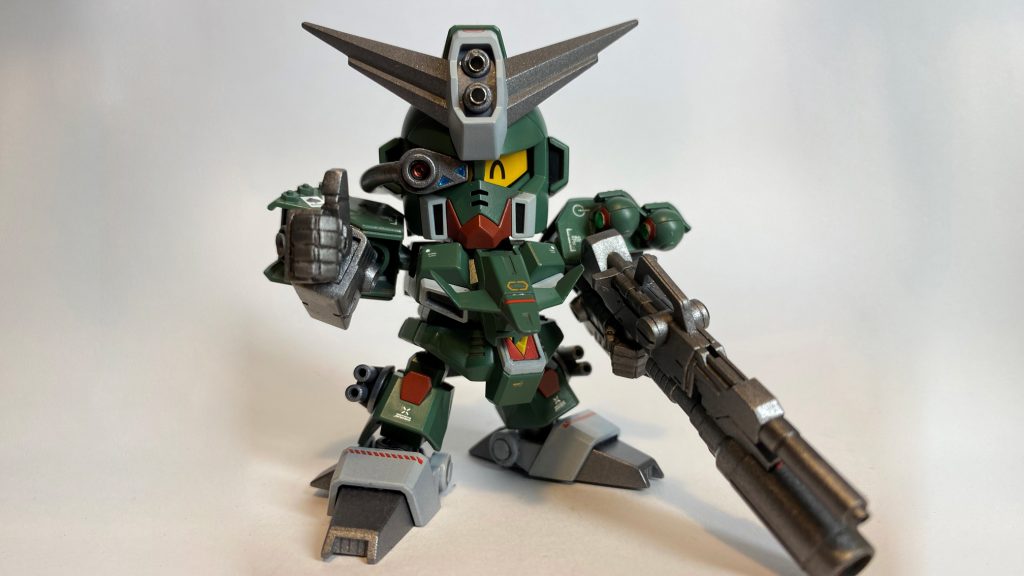 最後までお付き合いいただき、ありがとうございました。
依頼をいただいて、自分以外の方のアイデアをベースにガンプラを改造するというのは非常に刺激的な経験でした!自分でやると重箱の隅をつつくようなネタが多くなってしまうんですよね。それに、間違いなく完成までいけます。これは重要。
企画の方にはガンプラのデザインでも協力させていただいてるので、本格的に発表が始まったら告知していきたいと思いますので、そちらもよろしくお願いいたします!