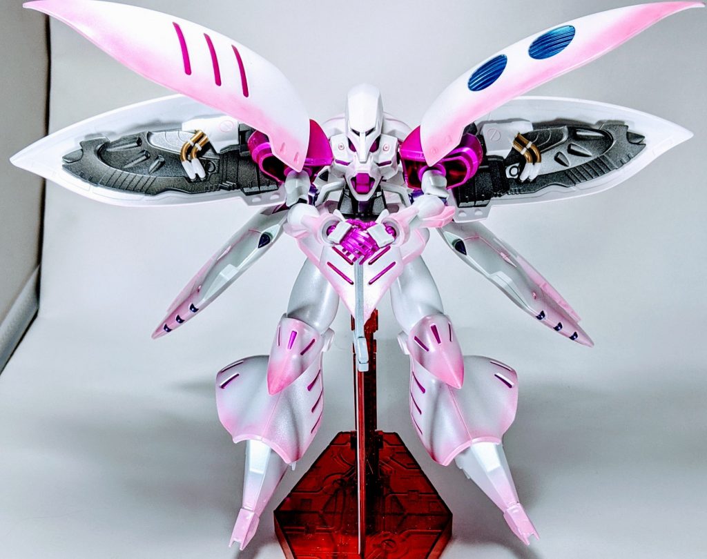 某MHを少し意識して大型パーツと細身のパーツのバランスにこだわってみました。
主な改装箇所は首の延長、腹部パーツをジャンクパーツから改修整形、臀部にスカートファンネルの取付、つま先&踵部の改修です。