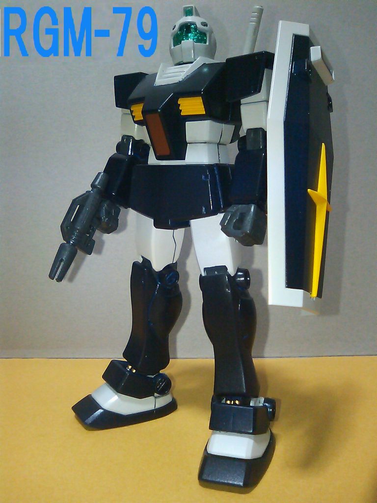 ベースはＨＧのＧＭです。右肩以外はそのまま艤装を装着出来ます。