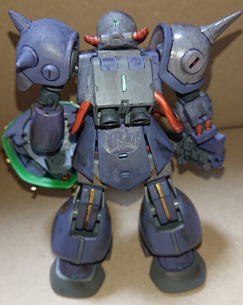 機体背面です。バックパックは、グフカスタムのパーツです。