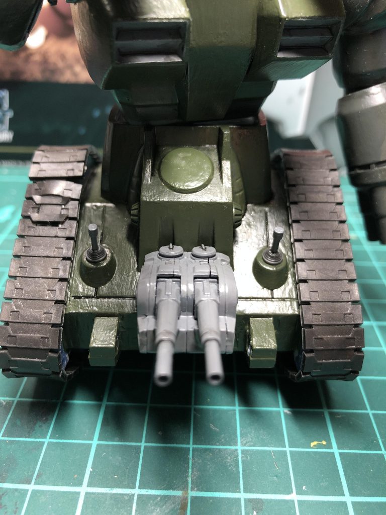 対空砲と探知用のアンテナ