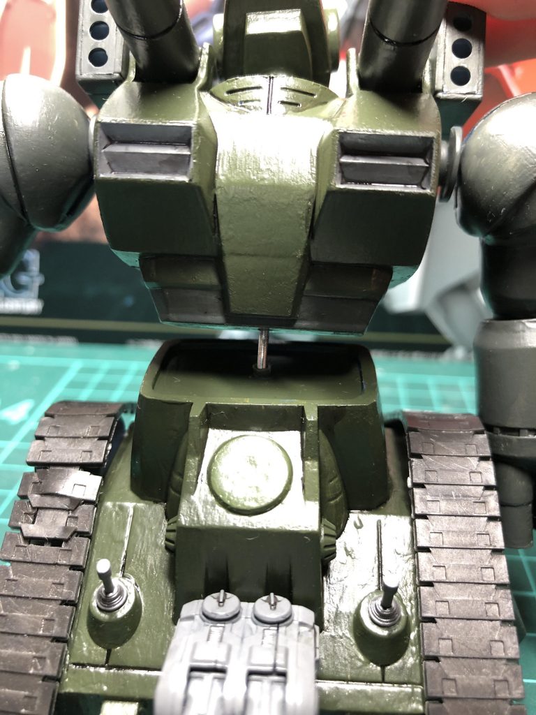 可動できるように心柱で上下を固定