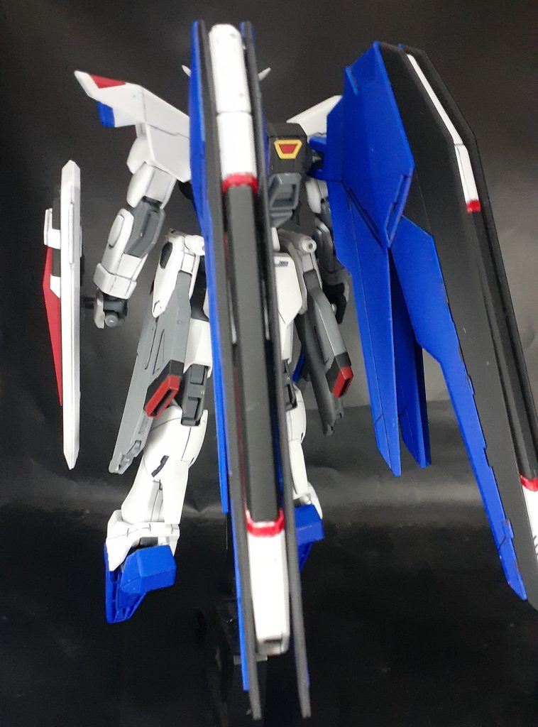 後ろ
浮かせると映えるのは流石