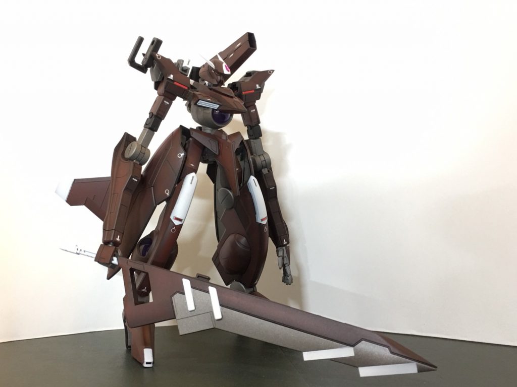 平手がキットには付いてこないので1/100ヴィダールのものを利用しています。
意外とマッチしました。
イメージした写真は掲載していませんが、
GNファングもしっかり装備している設定です。