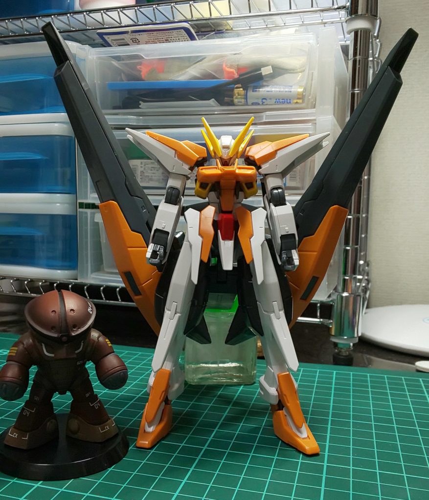 仮組みの状態。バックパックを装備すると自立できません。