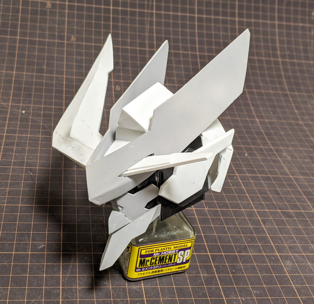 ここまではプラ板のみの状態です。割と直線で出来てたのでここまでは簡単でした。
    +