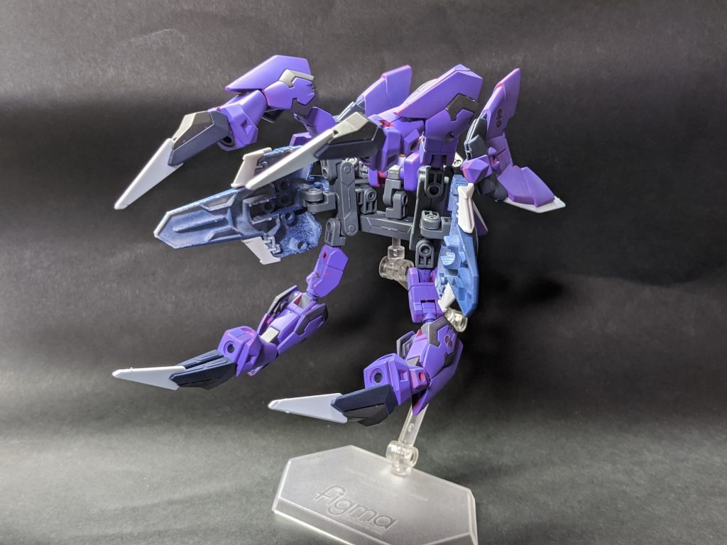 この機体最大の特徴は、リジェネレイトに通じる「相手の機体を強制的に制御下に置く」機能。
強襲形態から相手に取り付き、無理やりドッキングしてしまえば……
