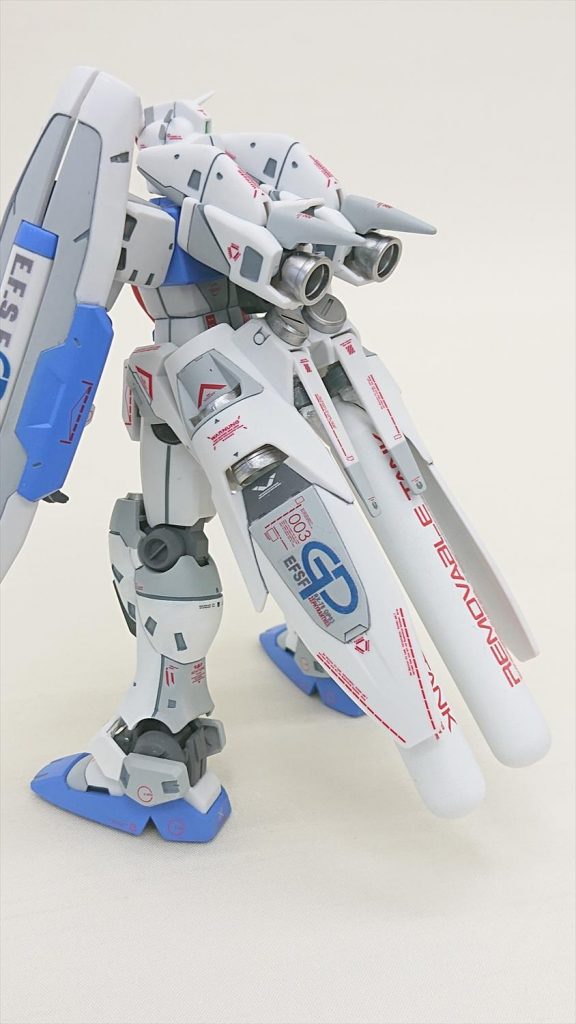 オーキスとのドッキングのため、折りたためるように可動軸を設けた。