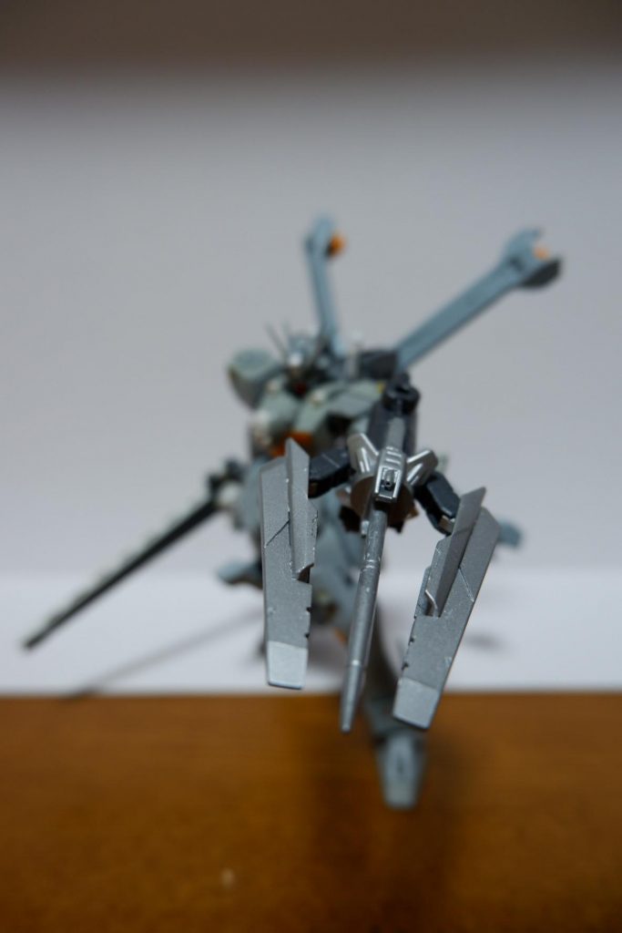 槍の穂先が外れて、クロー&パイルバンカーになります。