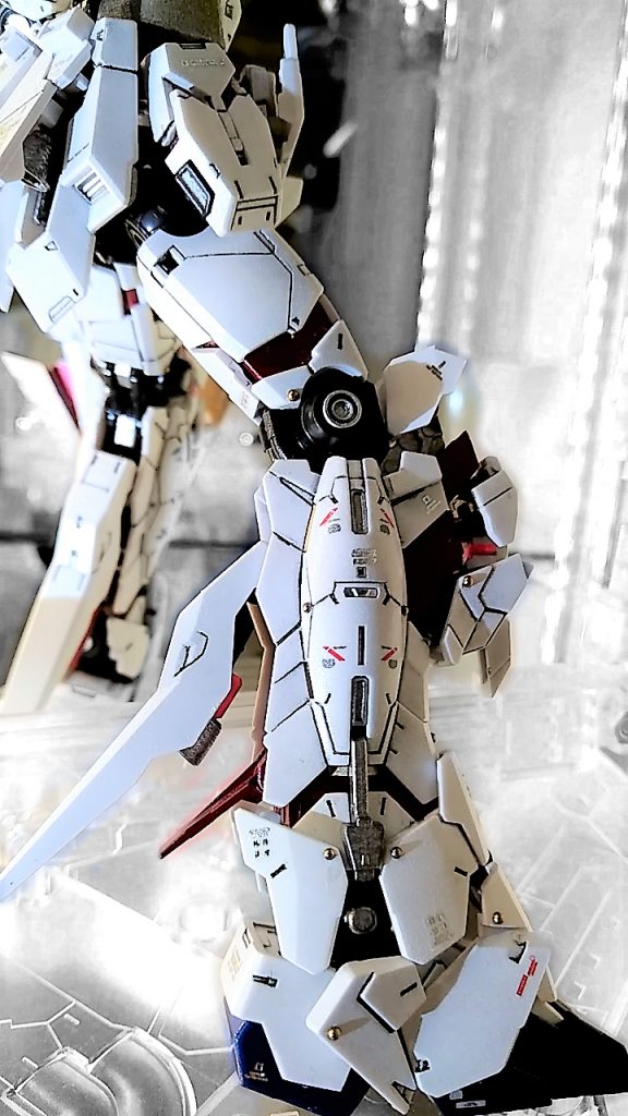 今回の反省点はシルバーです。高価な塗料を使った割には輝かなかった…( 一一)。無意識にけちって塗料があまり乗らなかった?下地にガンメタサフを吹いて、さらにマルチプライマーまで吹いて食いつきと発色を良くしたはずなんですけどね(。´・ω・)?