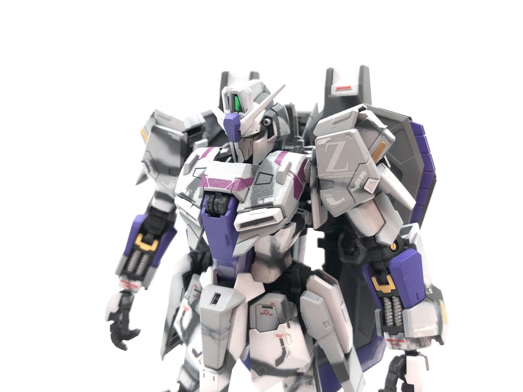 バストアップ
強度アップに関しては後述しますが、それでも変形が恐ろしく感じるぐらいには複雑でもろいキットなのでウェブライダーの変形は省略しました(一応変形は可能です)。