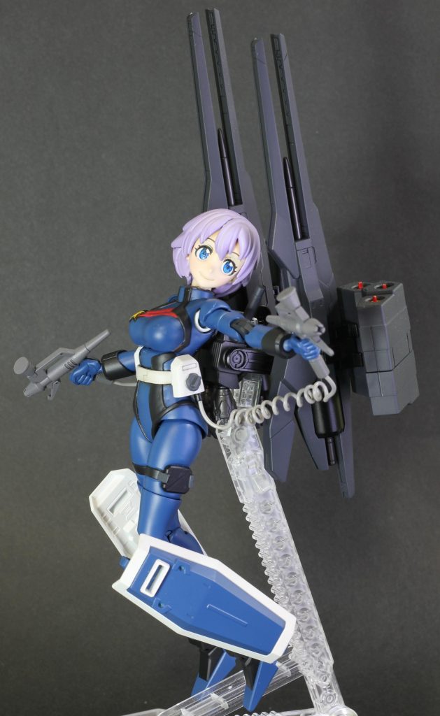 一応圧力調整機能付きです。スプレーガンの収納は大腿部のホルスターに磁力で保持されます。（ネオジム磁石を入れてあるだけです＾＾）