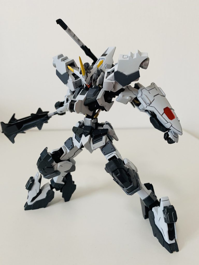 「宇宙戦で損耗し、地球に降下して来た1機のモビルアーマーの迎撃」それがナフラに下された任務だった。初陣はMAの進路上の市街地、最低限の稼働テストのみ行い後はぶっつけ本番で投入されることになる。不完全同士の悪魔と天使の一騎討ちの行く末は、果たして…というところで切らせて頂きます。設定の続きはまた後日。新装備やちょっといじってPD時代版とか投稿しようかなとか思っとります。ではまた覗いてみてください (^人^)改造って疲れるけど楽しいんだなぁ…