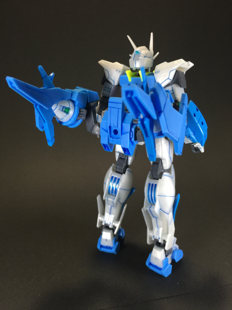 ツインドライブを下げることで、肩装甲もしっかり掘ったぞ と主張。下げた際に露出する背中はかえって余計な手入れに感じてしまい掘っておりません。
    +