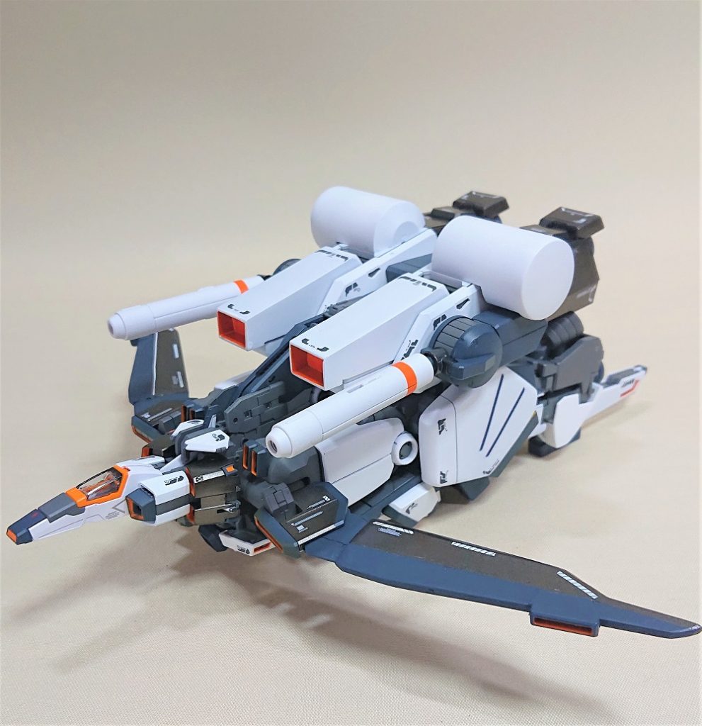 最も苦心したのが脚。変形機能を残したまま、デザインはプロトタイプに寄せたことで、バランスが若干悪いがギリギリいけるか?これ以上イジると強度的に問題が出る。苦肉の策でした。